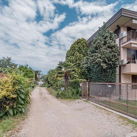 Da Laura - Monolocale Piano Terra Con Piscina Fronte Lago Sirmione Exterior foto