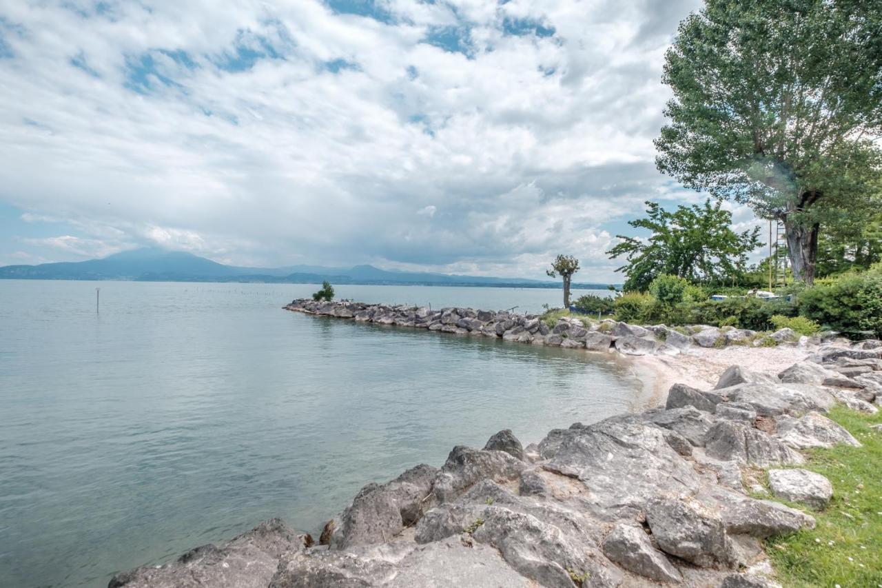 Da Laura - Monolocale Piano Terra Con Piscina Fronte Lago Sirmione Exterior foto