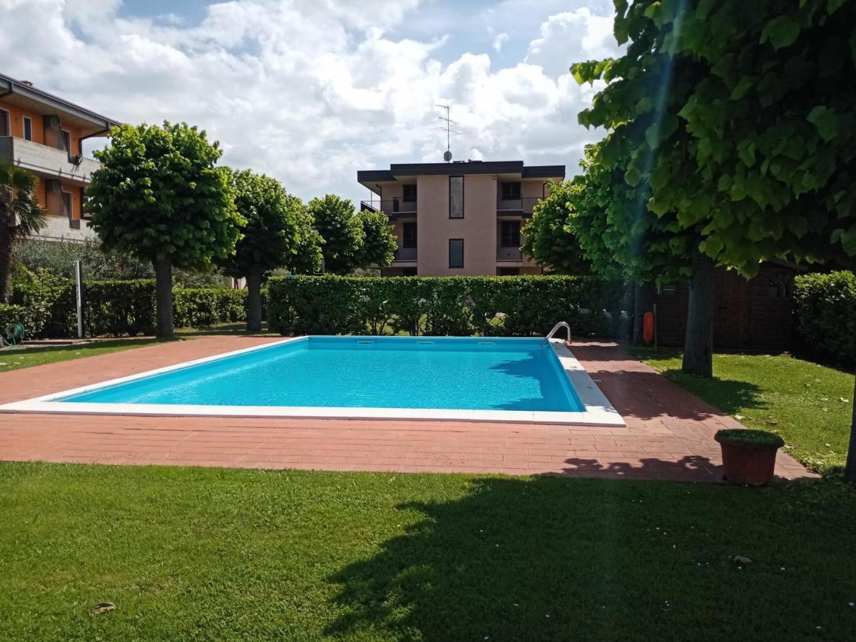 Da Laura - Monolocale Piano Terra Con Piscina Fronte Lago Sirmione Exterior foto